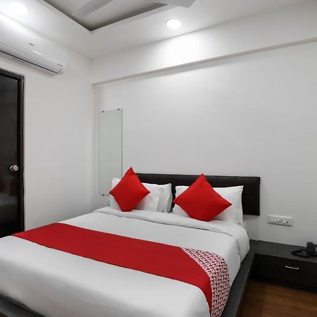 Oyo 40139 Hotel Peradiot Ахмедабад Екстериор снимка