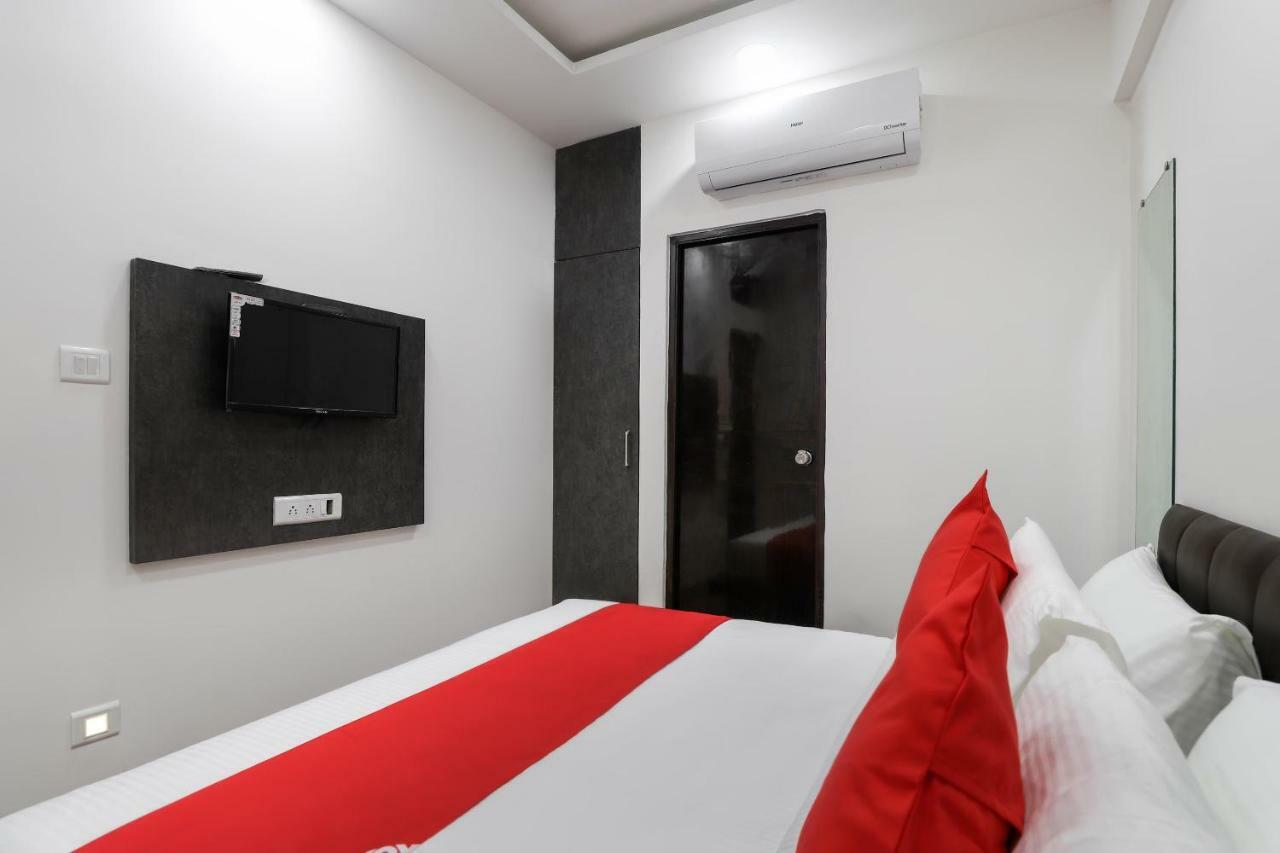 Oyo 40139 Hotel Peradiot Ахмедабад Екстериор снимка